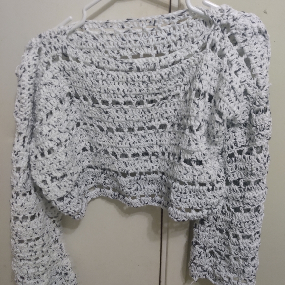 Homemade crochet cropped sweater - Picture 2 of 3